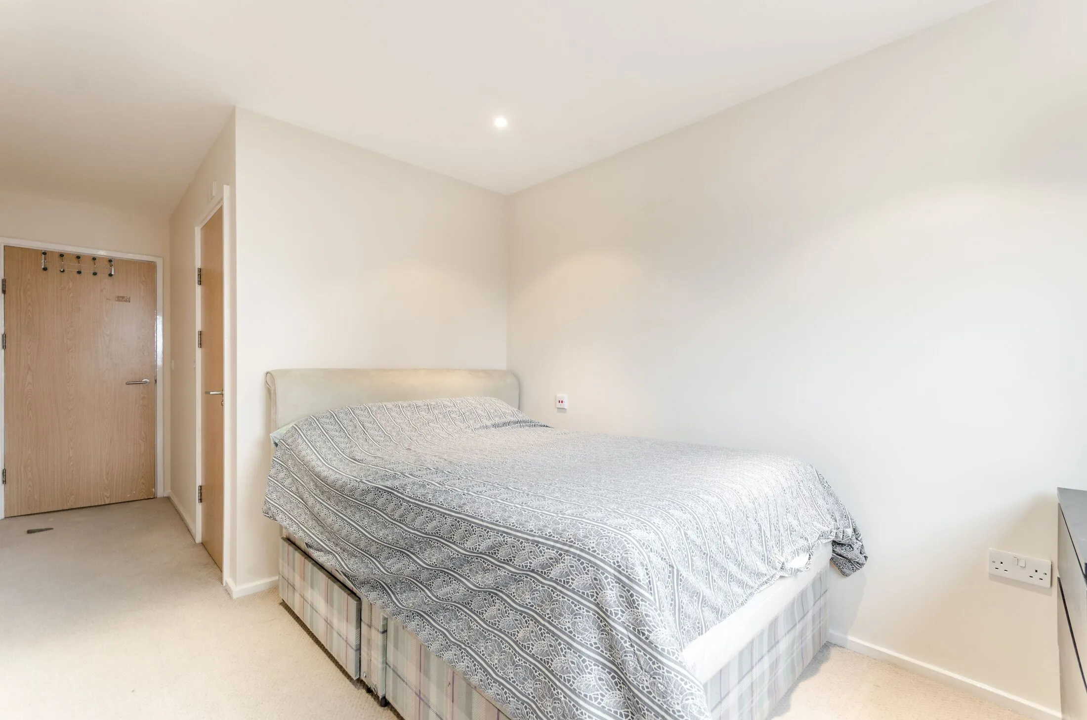 Flat Devonport Street in Greater London