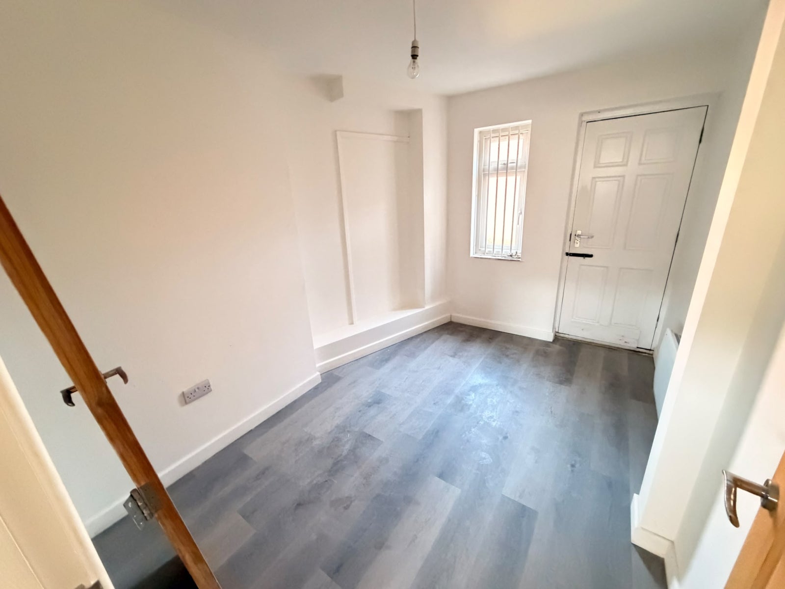 Flat Elm Grove in Mengham