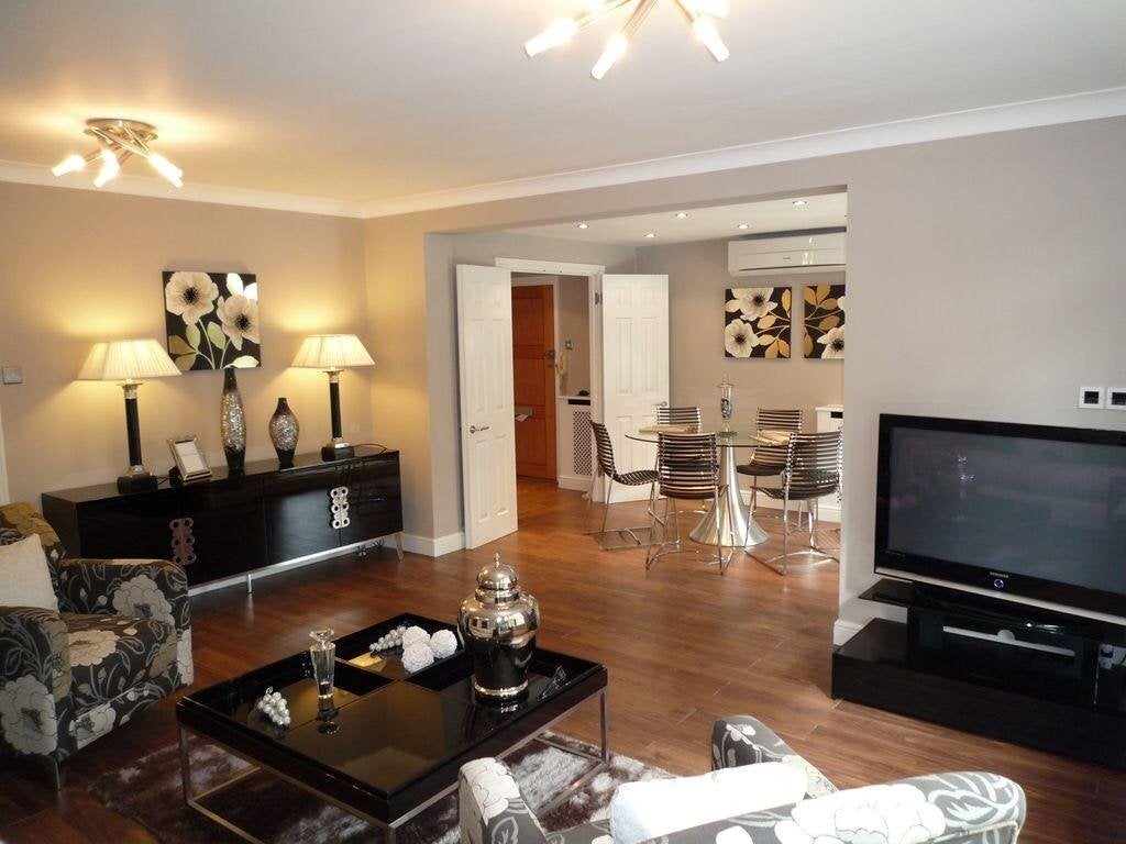 Flat Boydell Court in Greater London