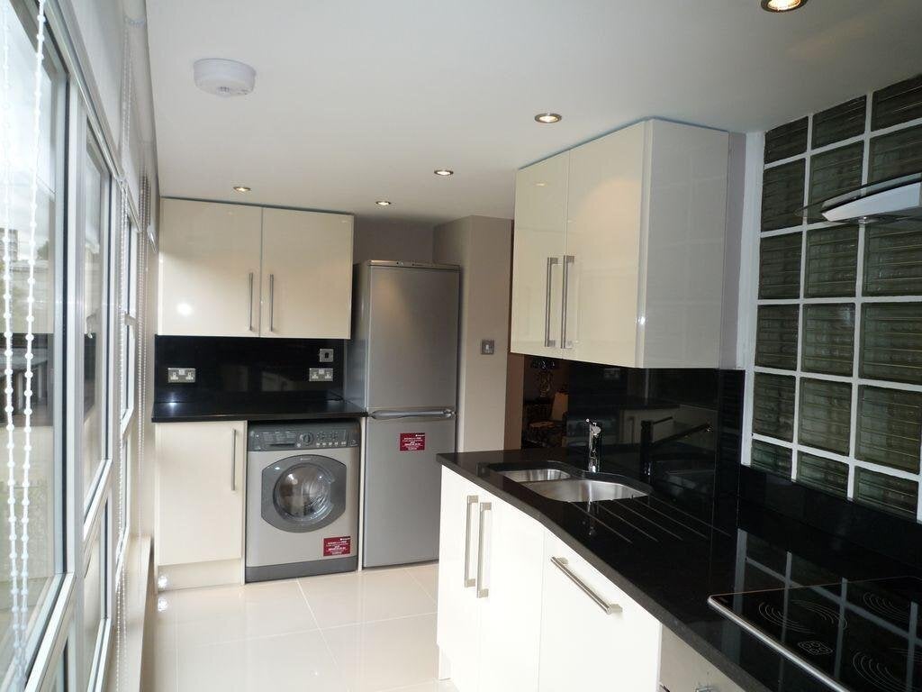 Flat Boydell Court in Greater London