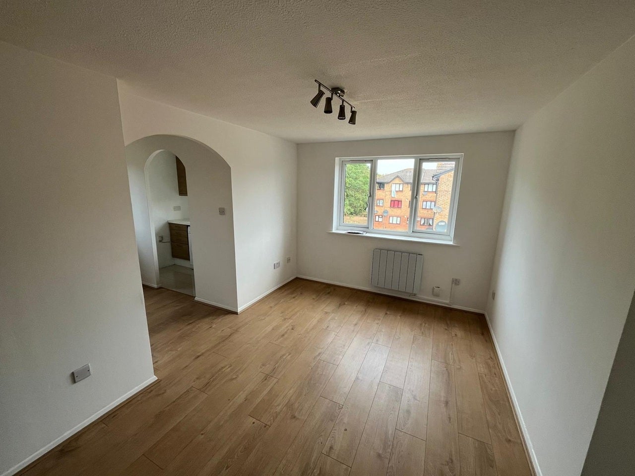 Flat Streamside Close in Greater London