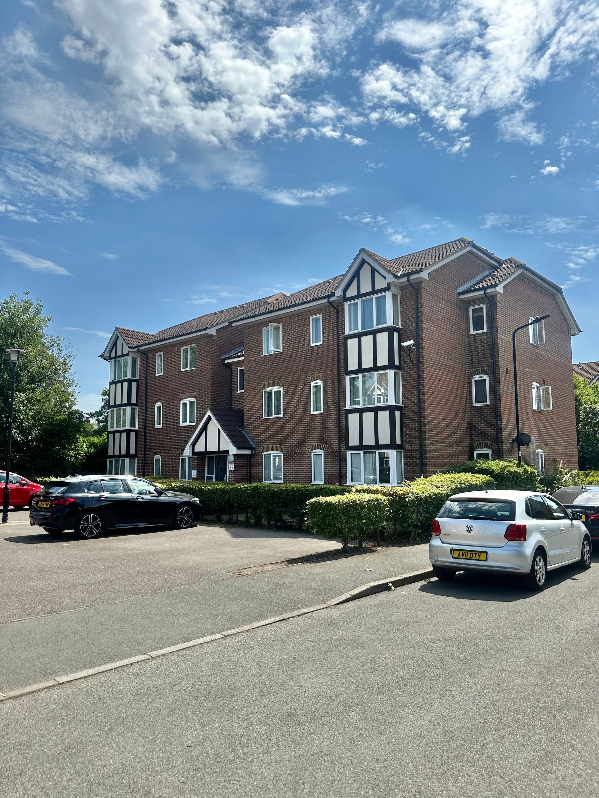 Flat Woodgate Drive in Greater London