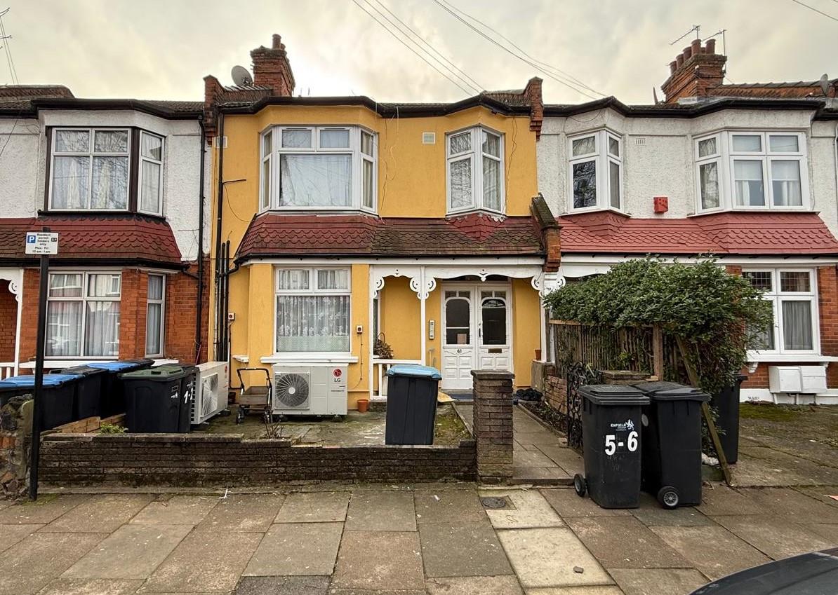Flat Kelvin Avenue in Greater London