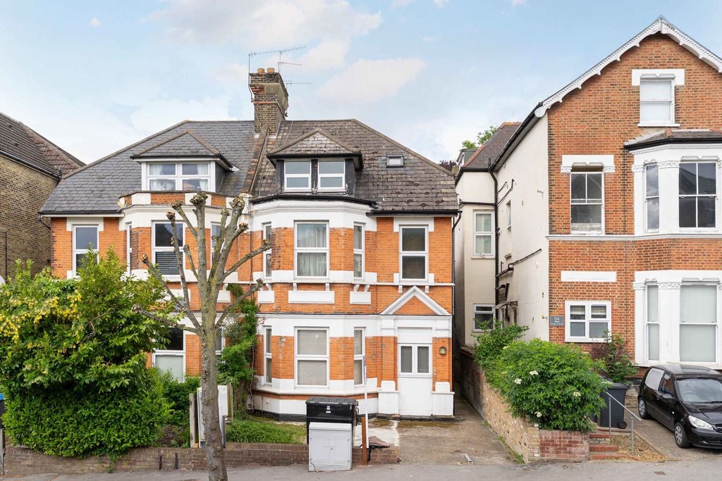 Flat Birdhurst Road in Greater London