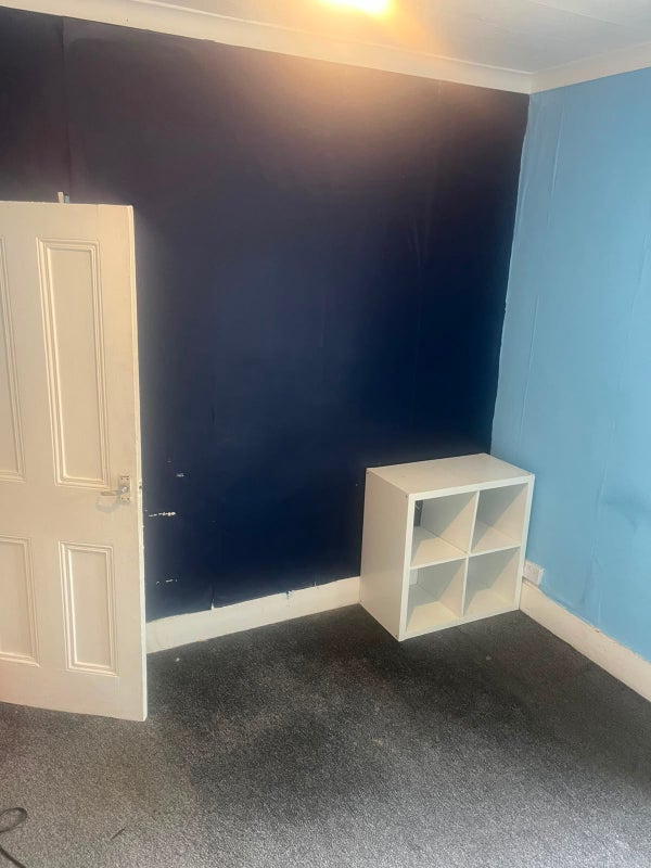 Room Farley Road in Greater London