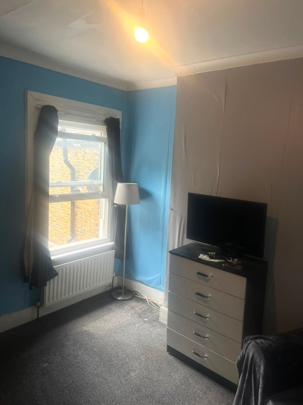 Room Farley Road in Greater London