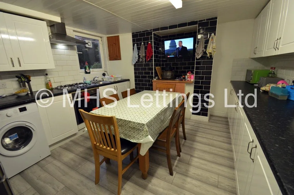 Room Back Hessle Mount in Leeds