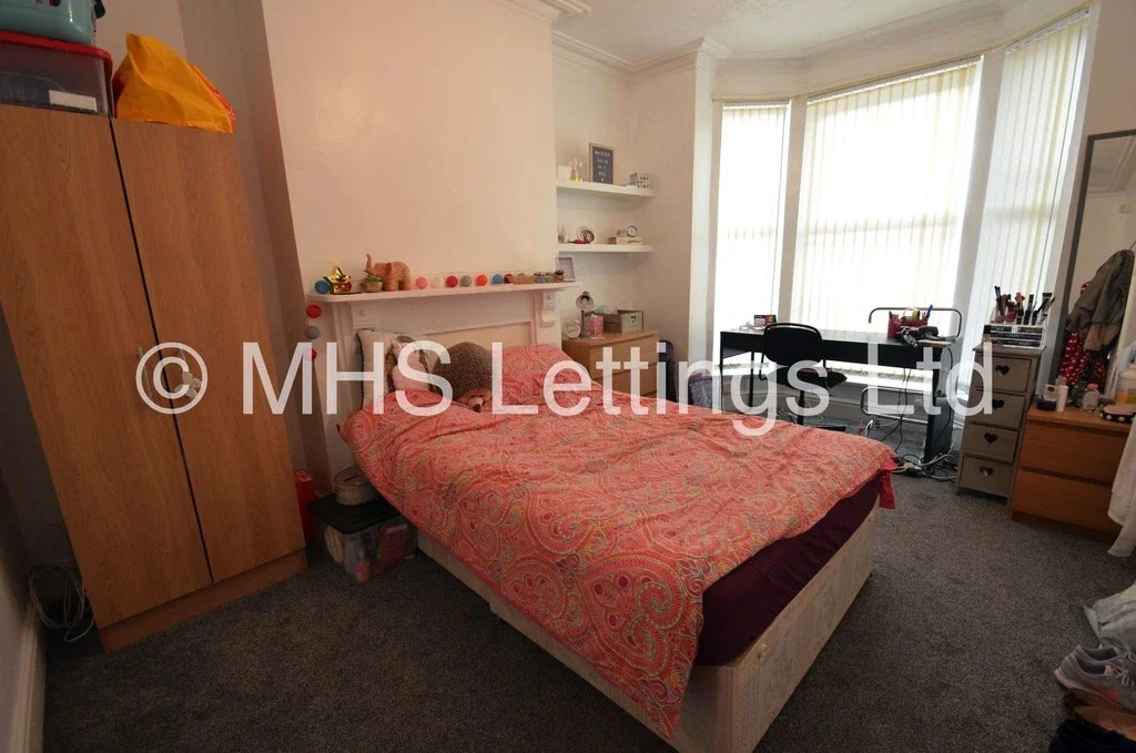 Room Back Hessle Mount in Leeds