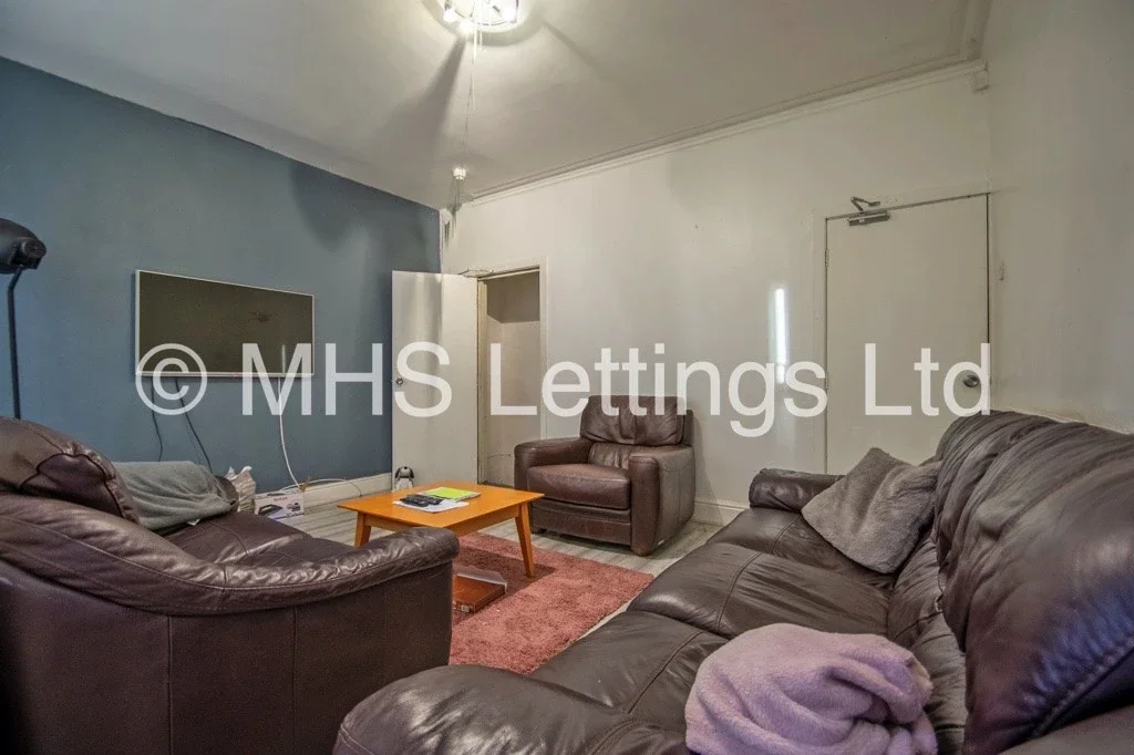 Room Back Hessle Mount in Leeds