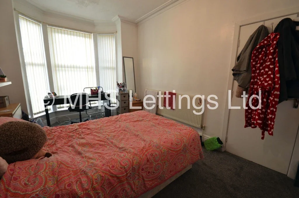 Room Back Hessle Mount in Leeds