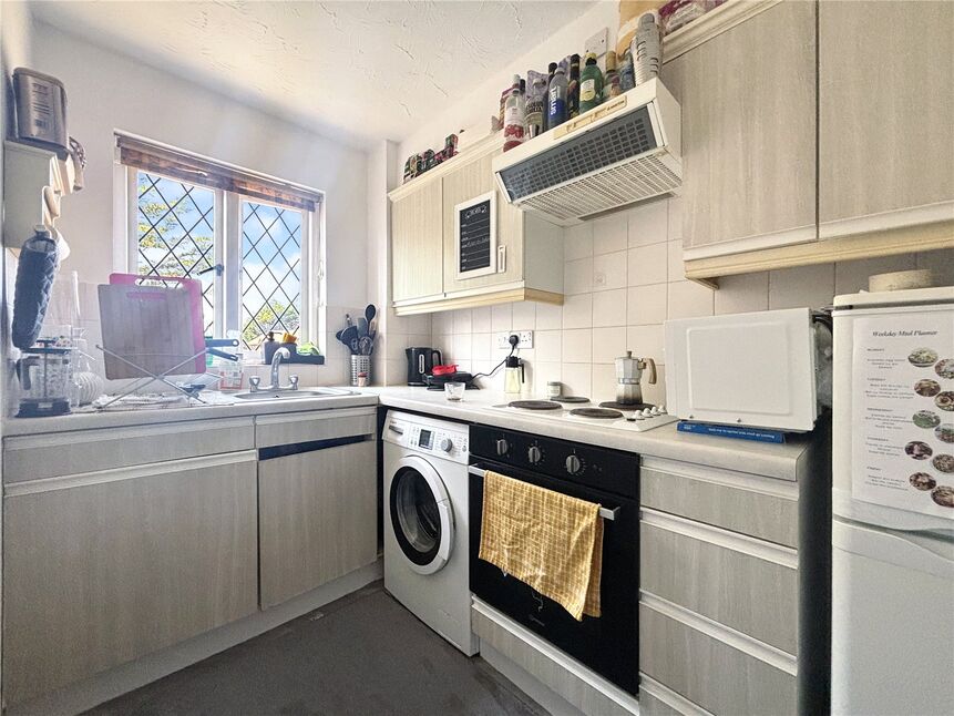 Flat Faulkner Close in Greater London