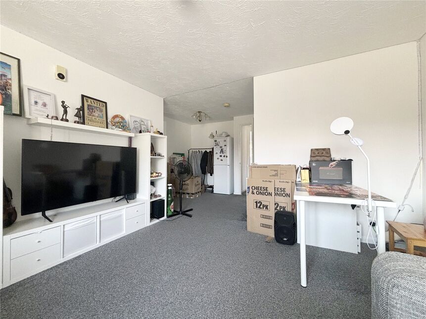 Flat Faulkner Close in Greater London