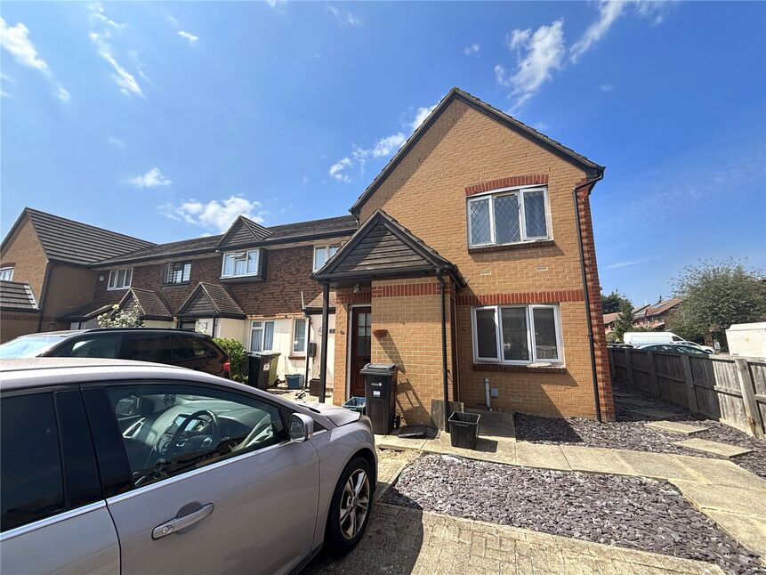 Flat Faulkner Close in Greater London