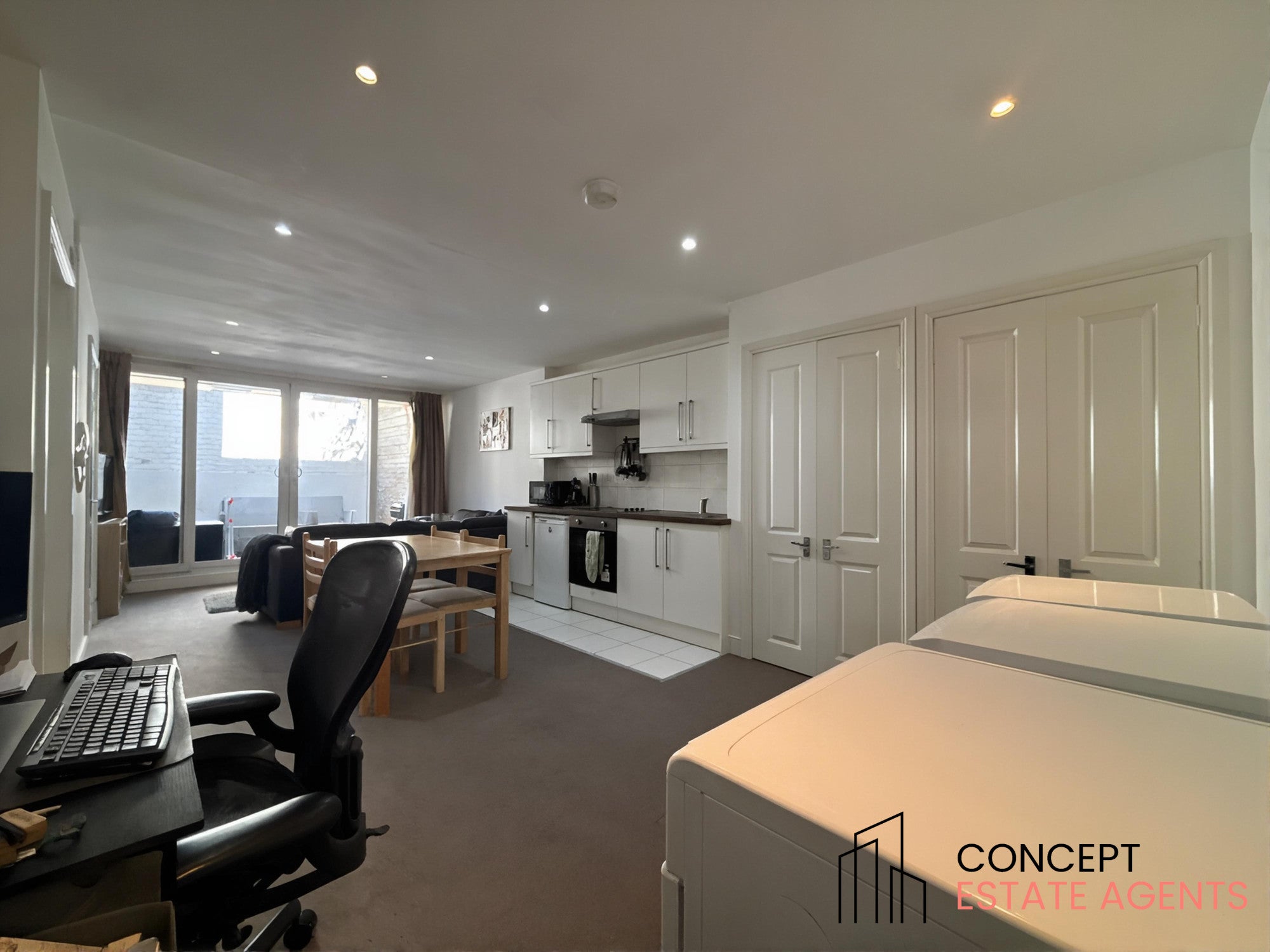 Flat Glenburnie Road in Greater London