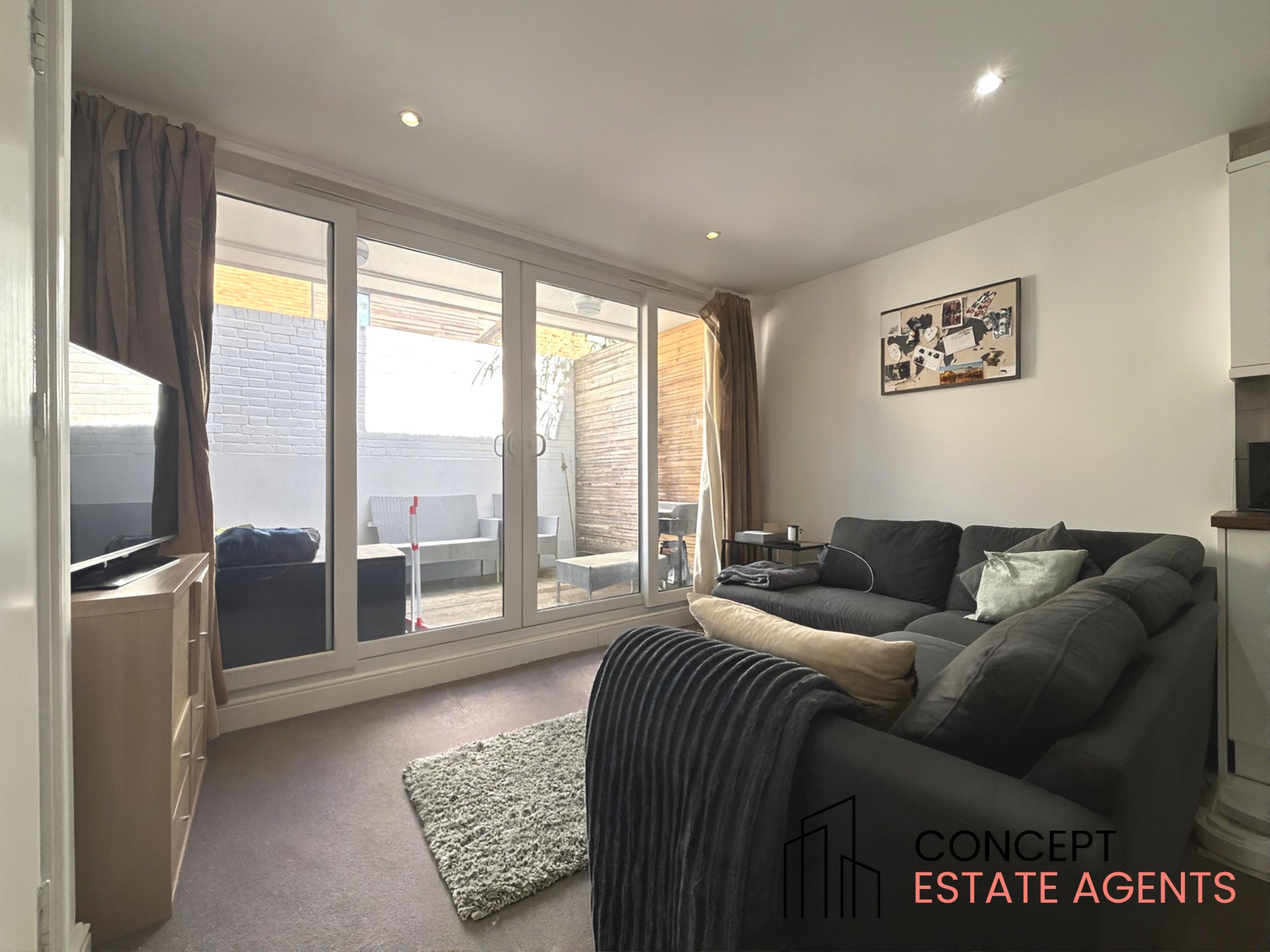 Flat Glenburnie Road in Greater London