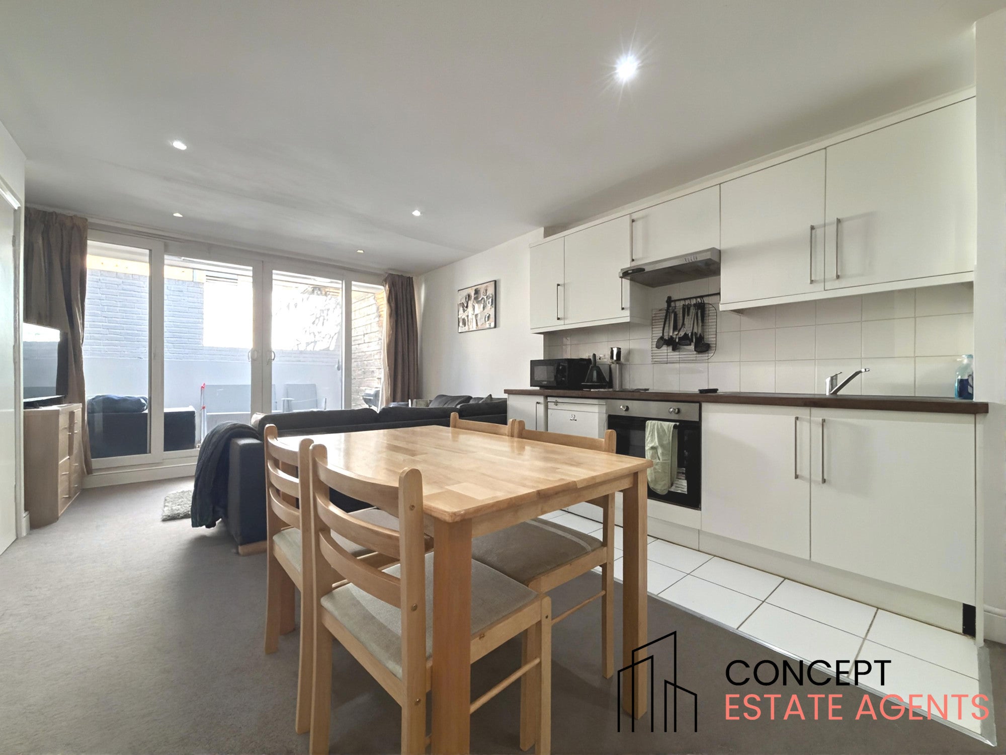 Flat Glenburnie Road in Greater London