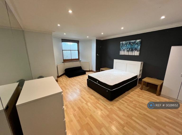 Room Nottingham Road in Greater London