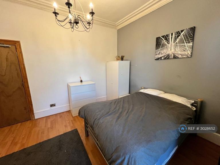 Room Nottingham Road in Greater London