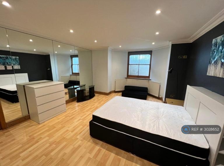 Room Nottingham Road in Greater London