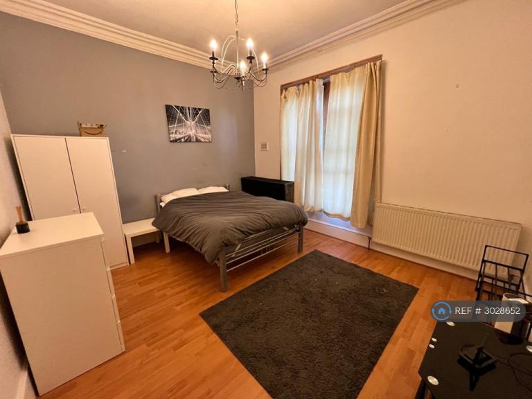 Room Nottingham Road in Greater London
