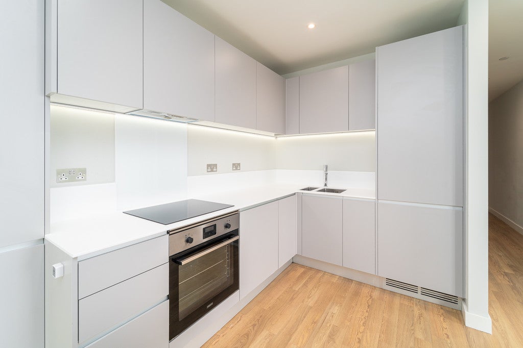 Flat Hale Wharf in Greater London