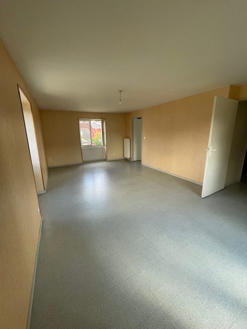 Appartement Place Edouard Servat à Mehun-sur-Yèvre