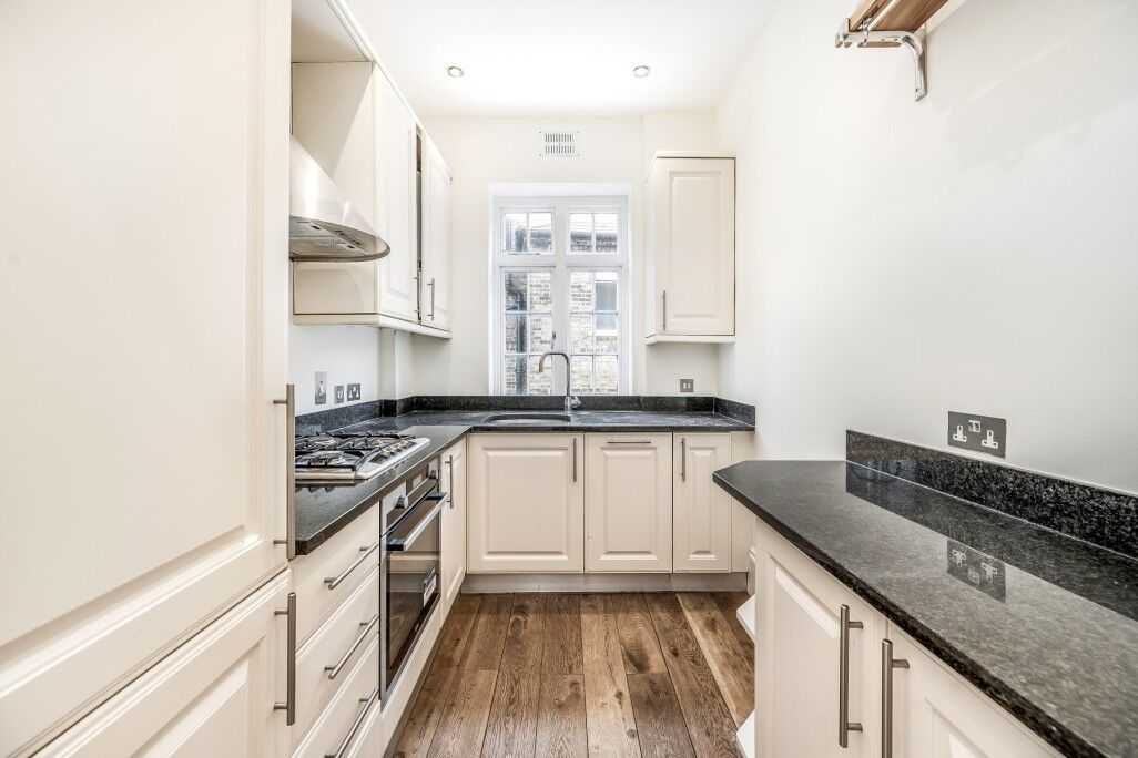 Flat Thurlow Road in Greater London