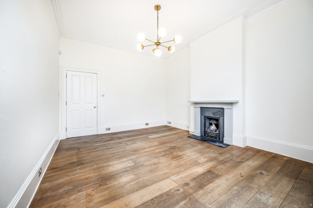 Flat Thurlow Road in Greater London