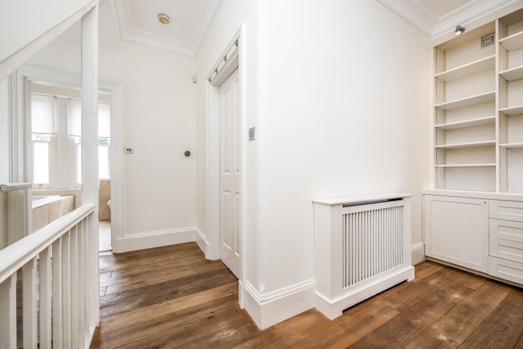 Flat Thurlow Road in Greater London