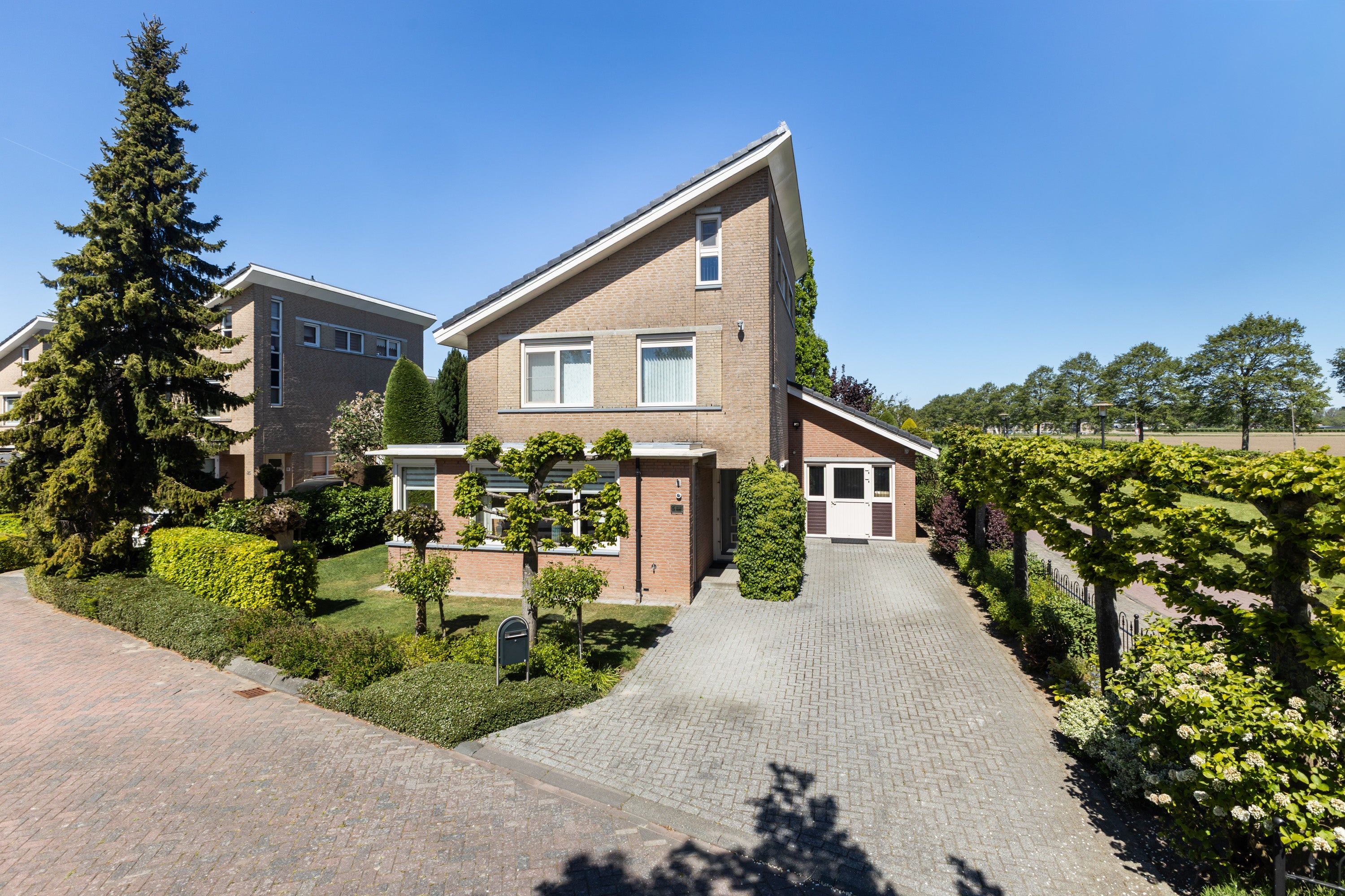 Huis Vrijthofflaan 27 in Numansdorp