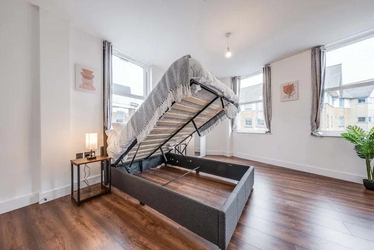 Flat Denmark Hill in Greater London
