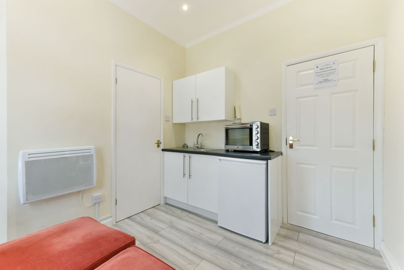 Room The Avenue in Greater London