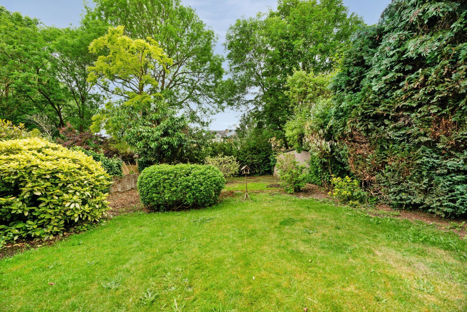 Room The Avenue in Greater London
