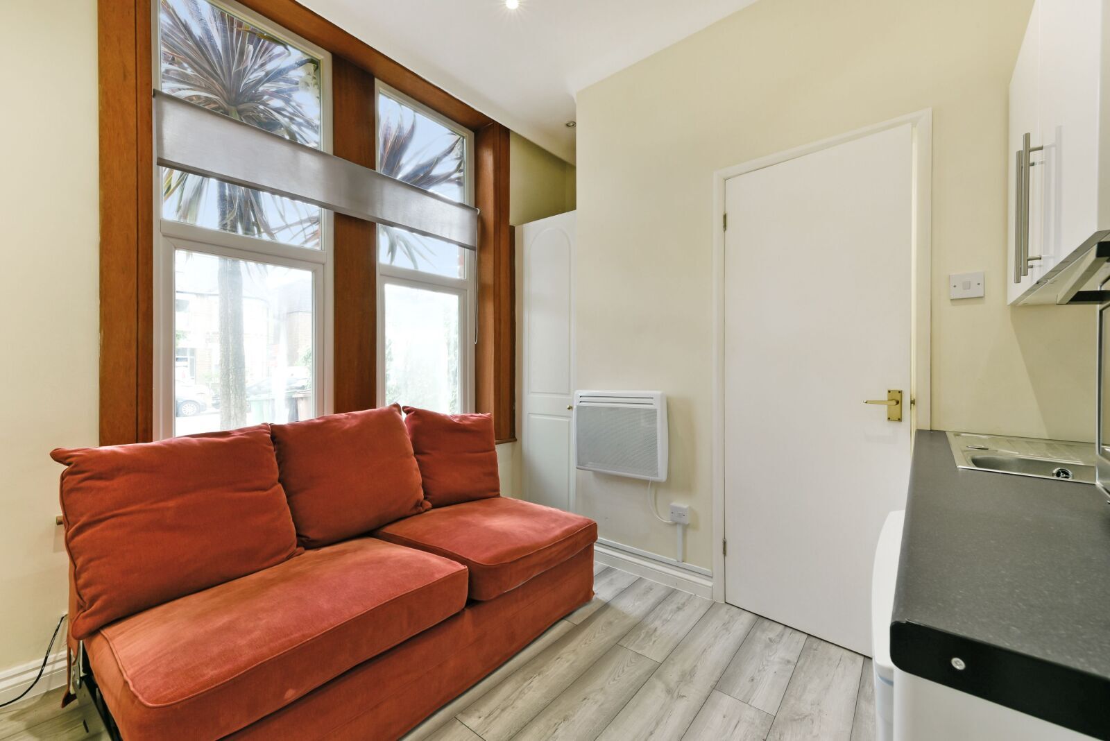 Room The Avenue in Greater London