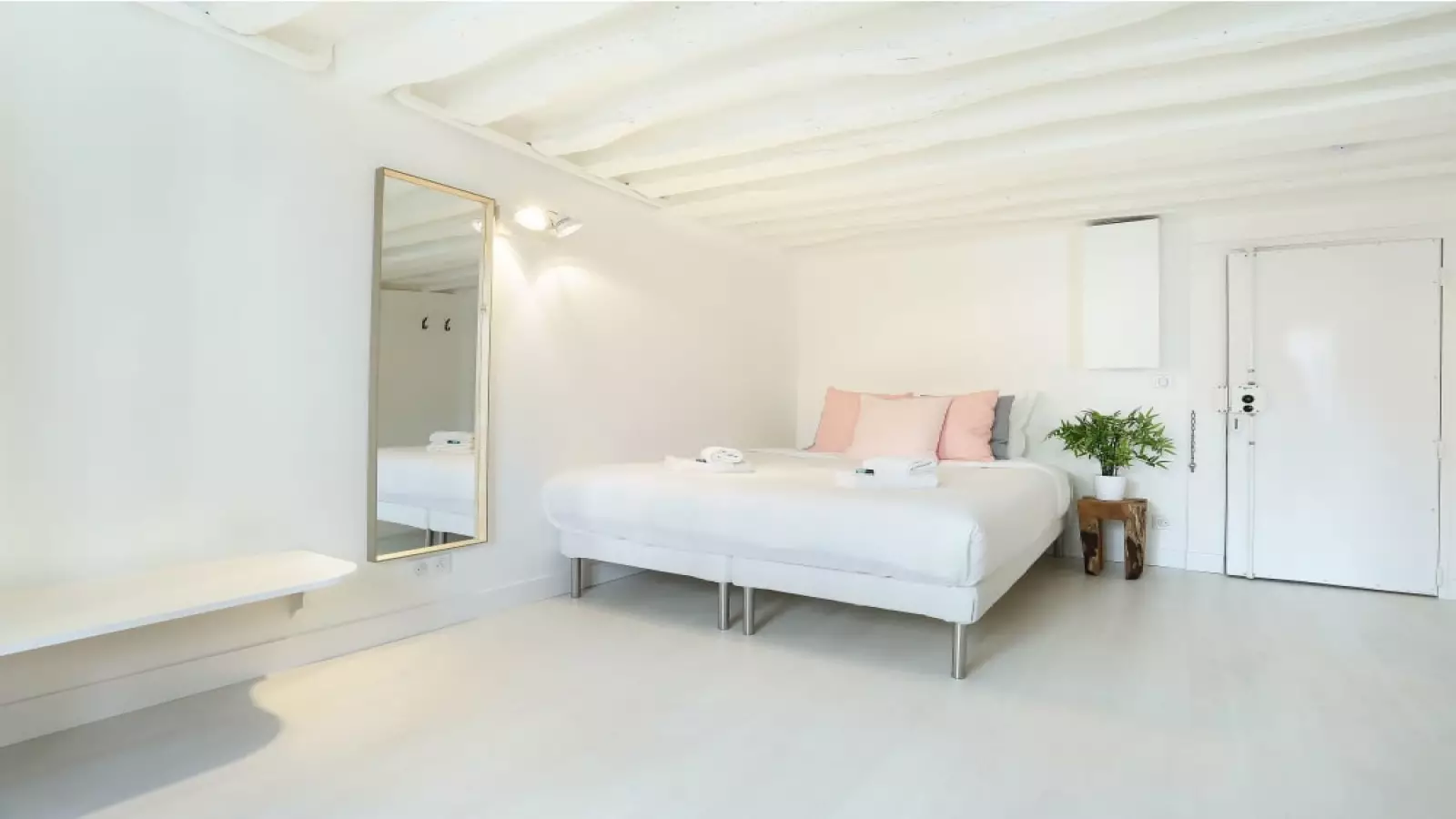Flat Rue d'Aboukir in Paris