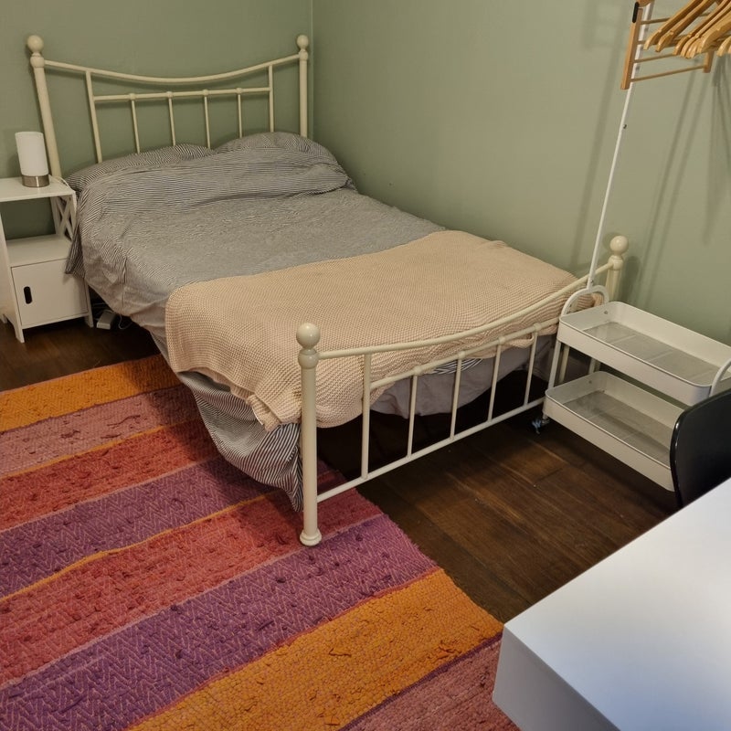 Room Thicket Road in Greater London