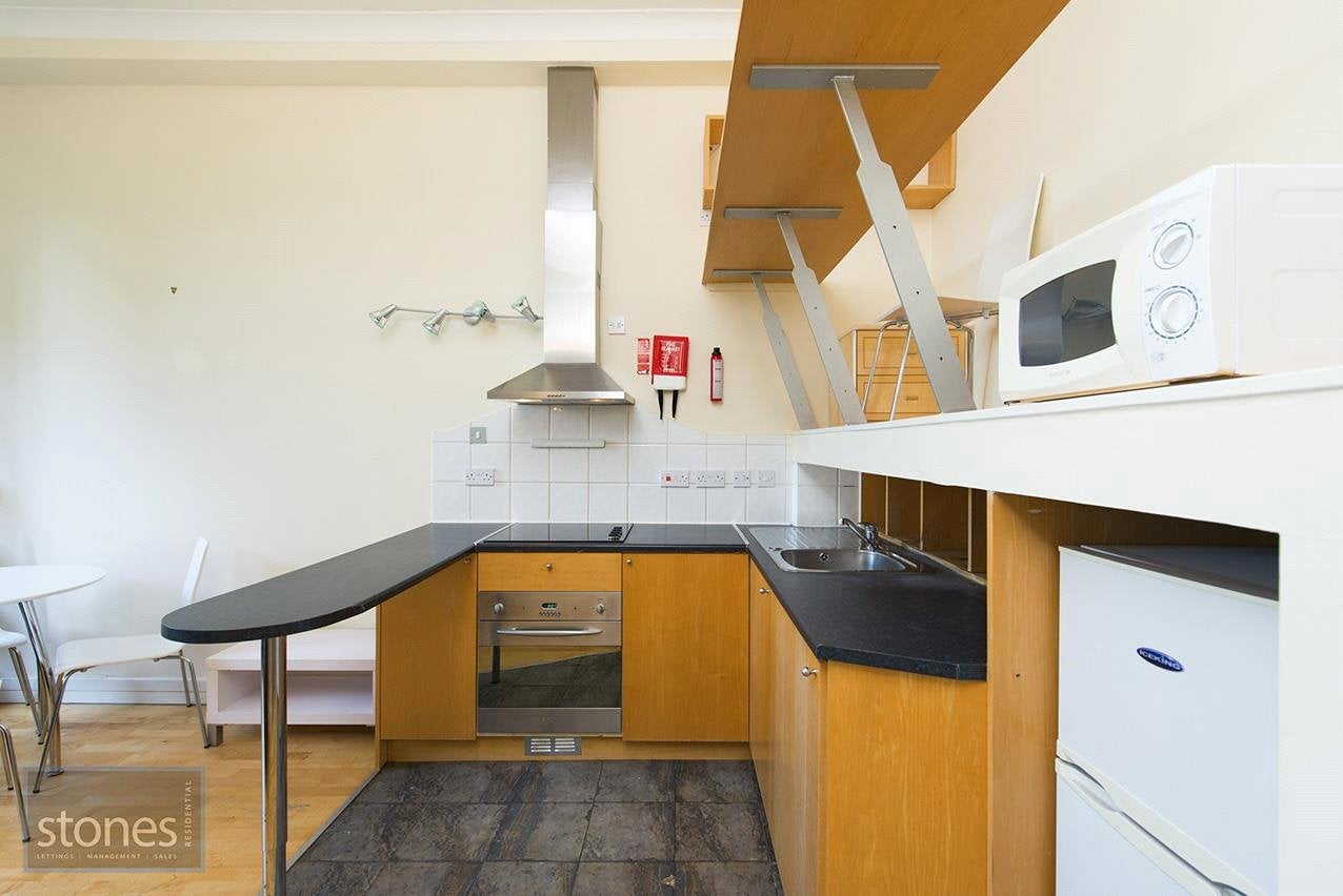 Flat Fellows Road in Greater London