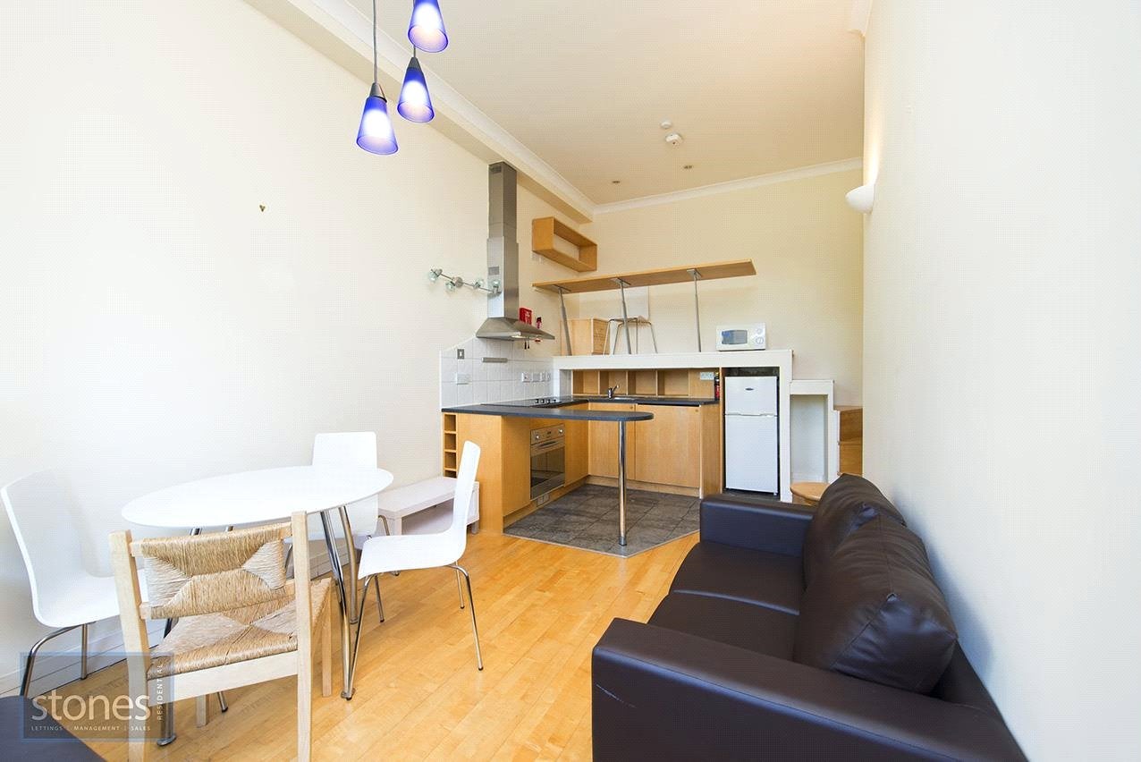 Flat Fellows Road in Greater London