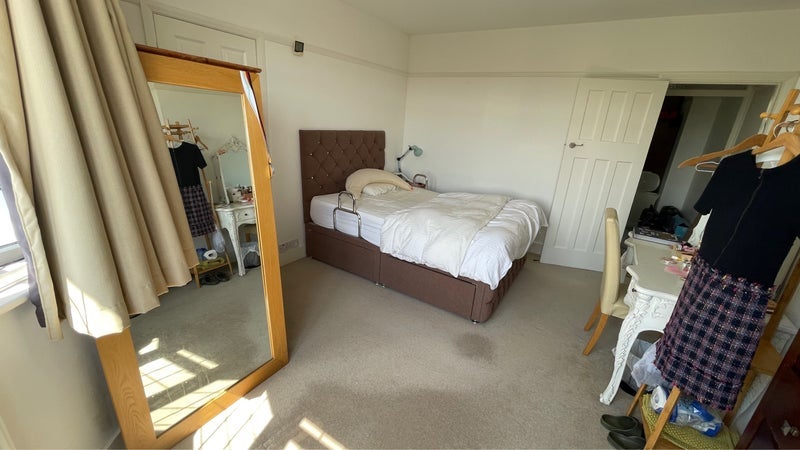 Room Nutfield Road in Greater London