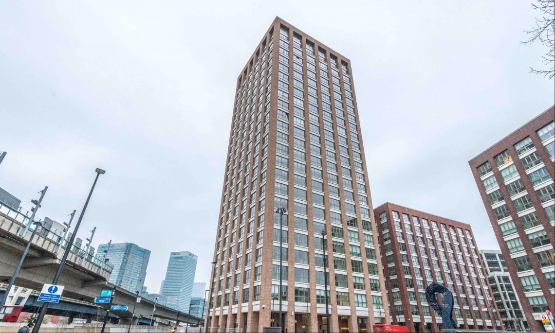 Flat Arniston Way in Greater London