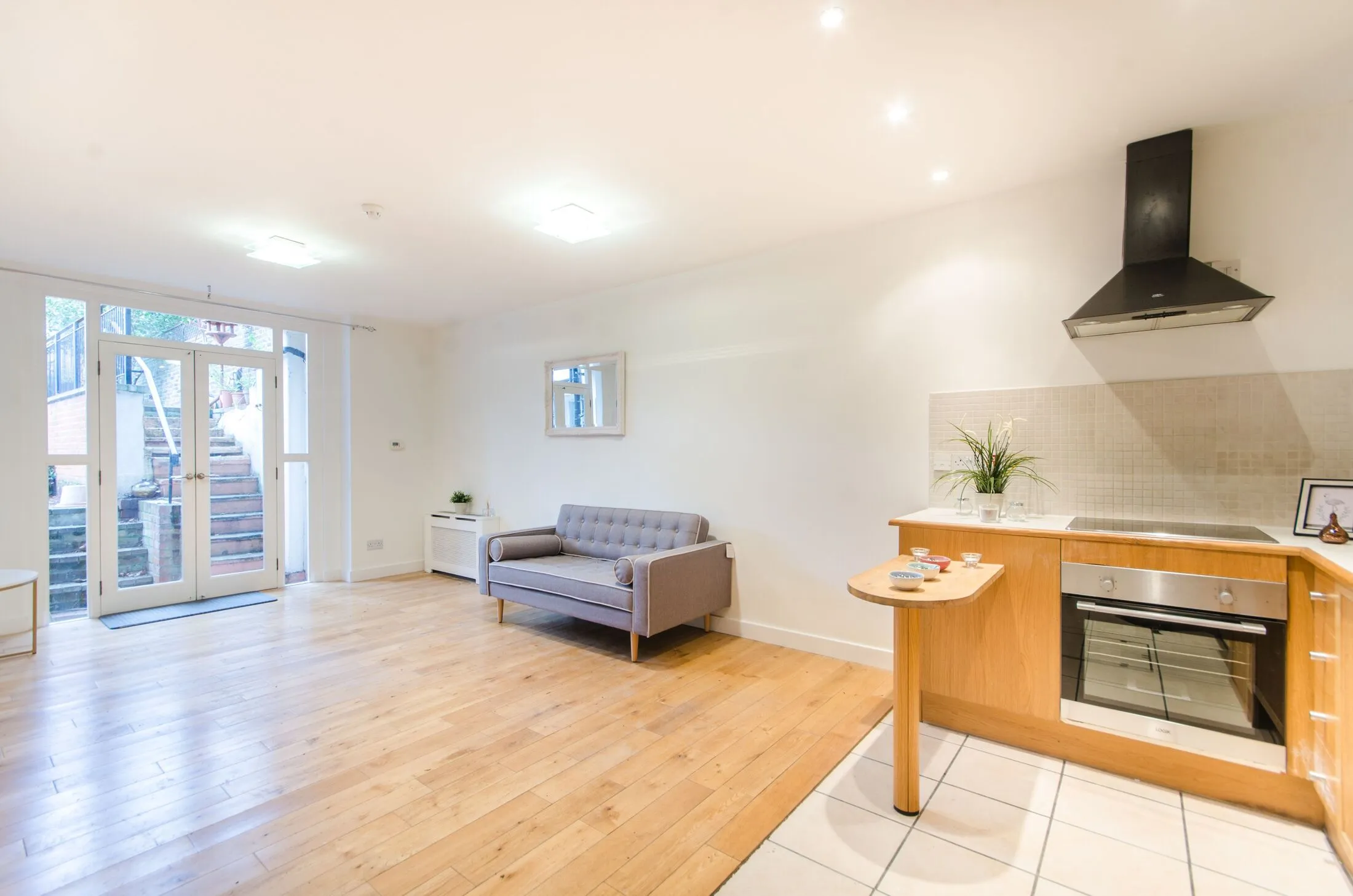 Flat Penywern Road in Greater London