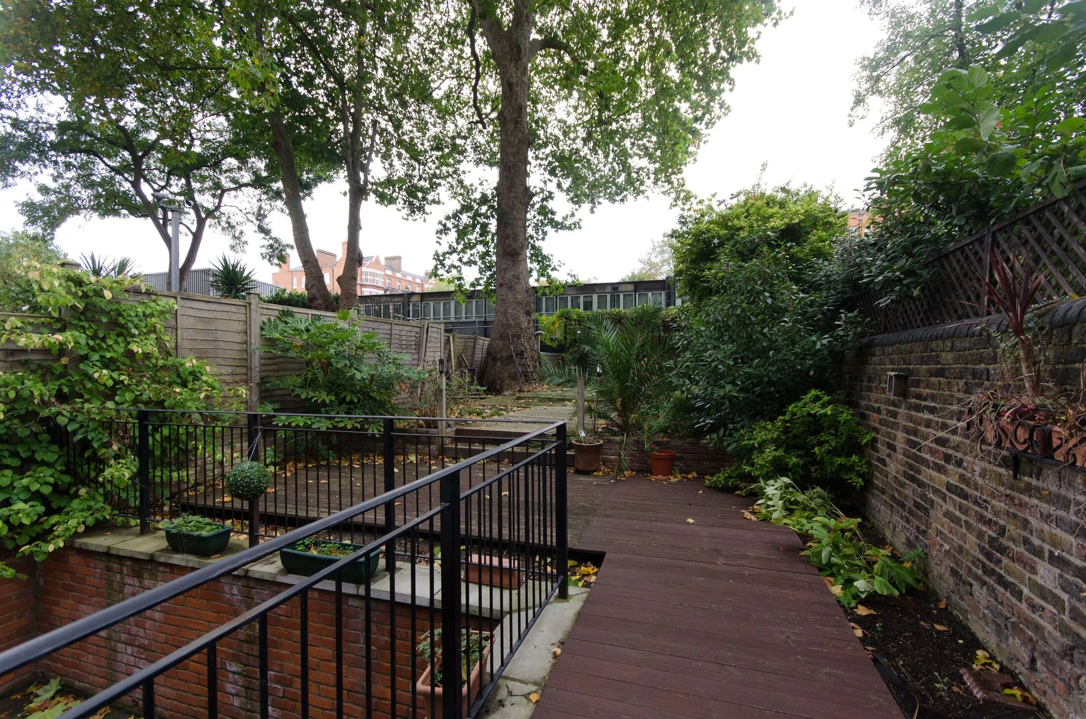 Flat Penywern Road in Greater London