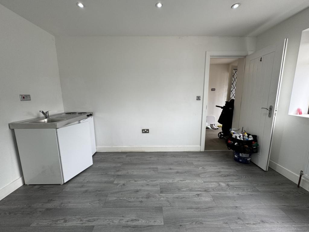 Room Russell Road in Tilbury