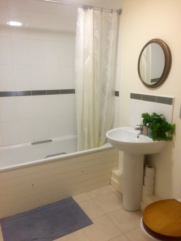 Room Bridge Place in City of Westminster