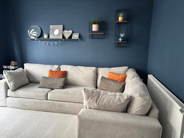 House Hollybush Close in London