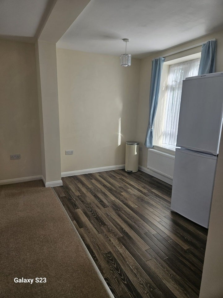 Flat Langmead Drive in Hertsmere