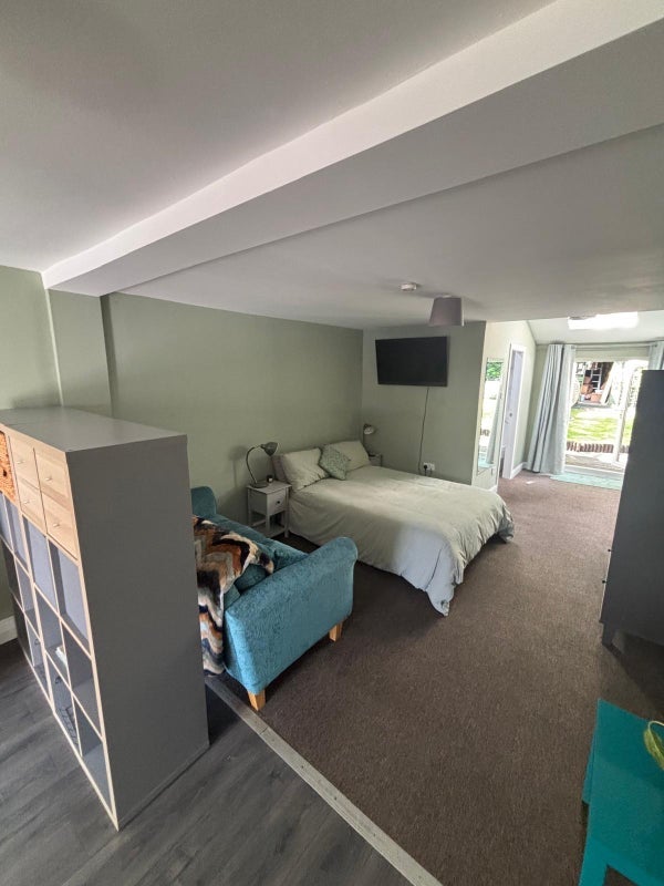 Room Moorside Road in Trafford