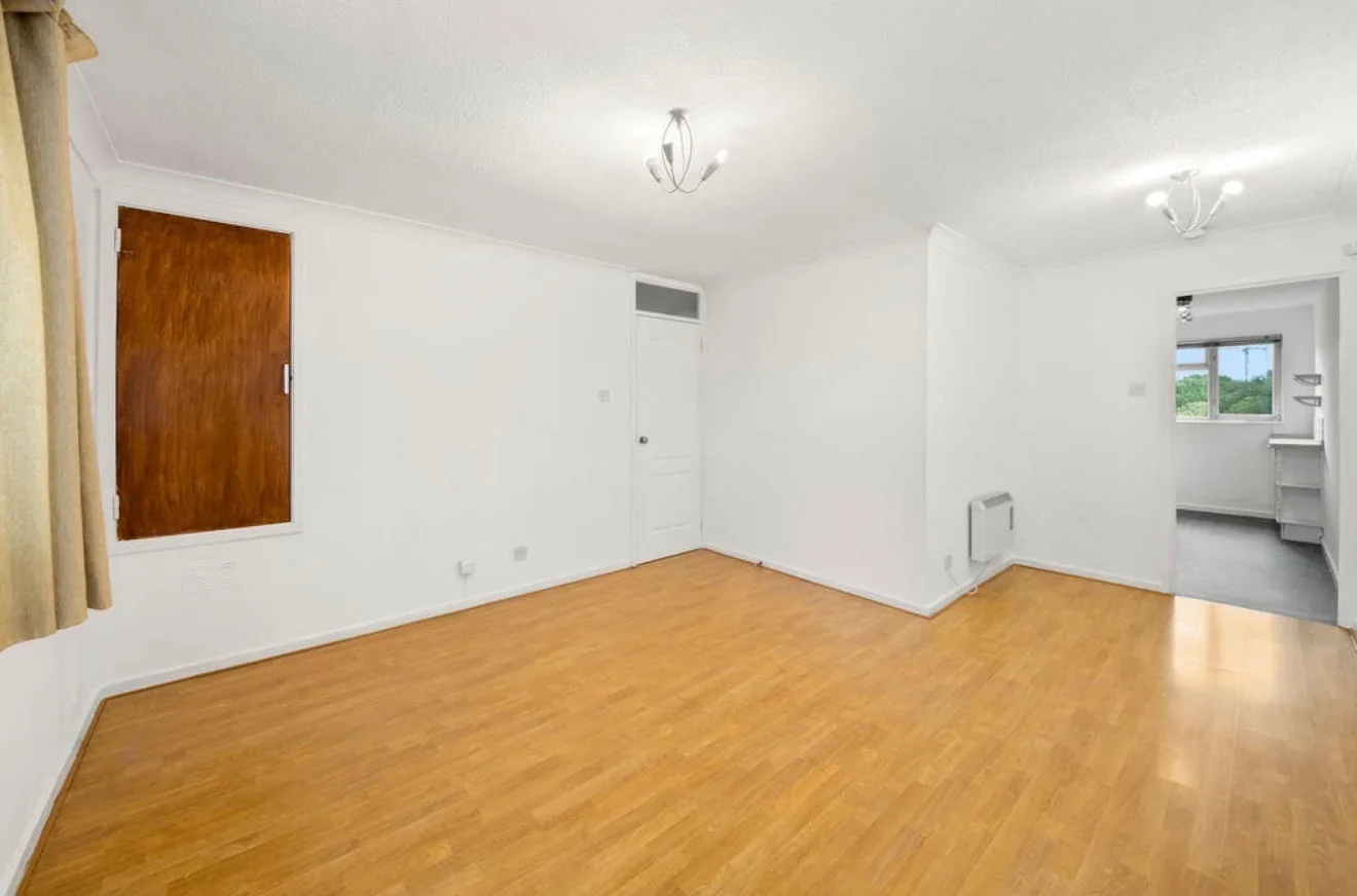 Flat Dacre Close in Old Hurst