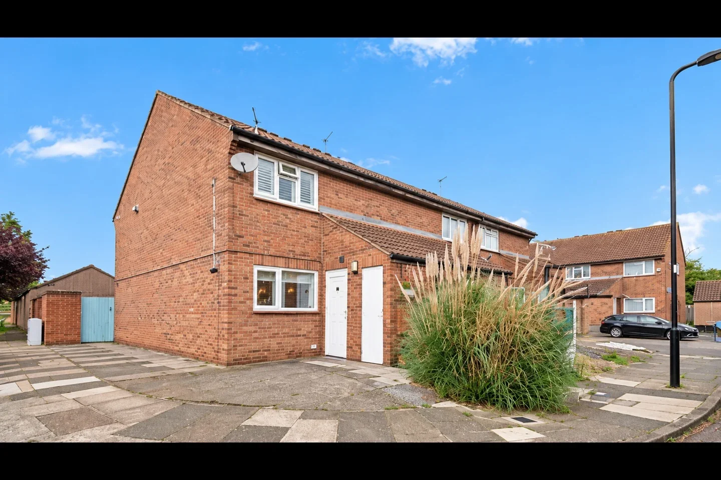 Flat Dacre Close in Old Hurst