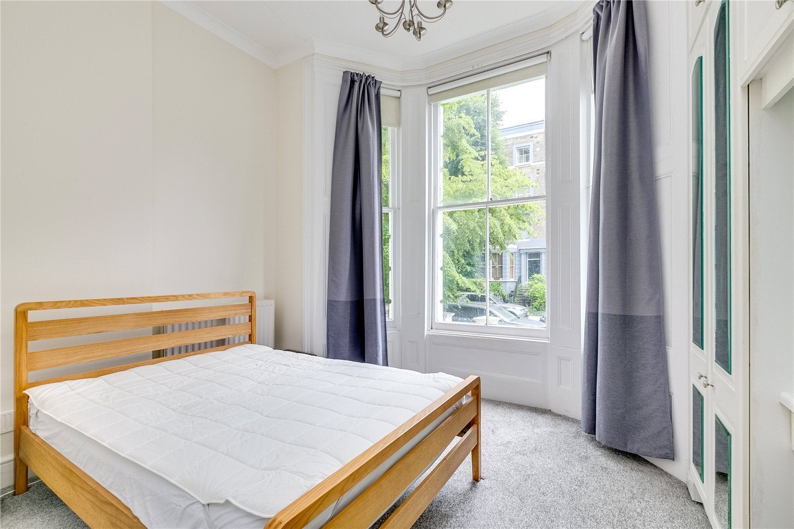 Flat Oxford Gardens in Greater London